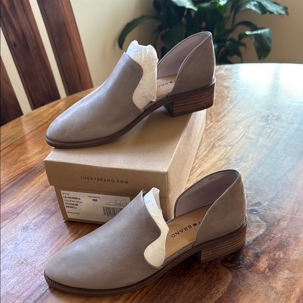 Lucky Brand Gray Flats Sleek Minimalist Design